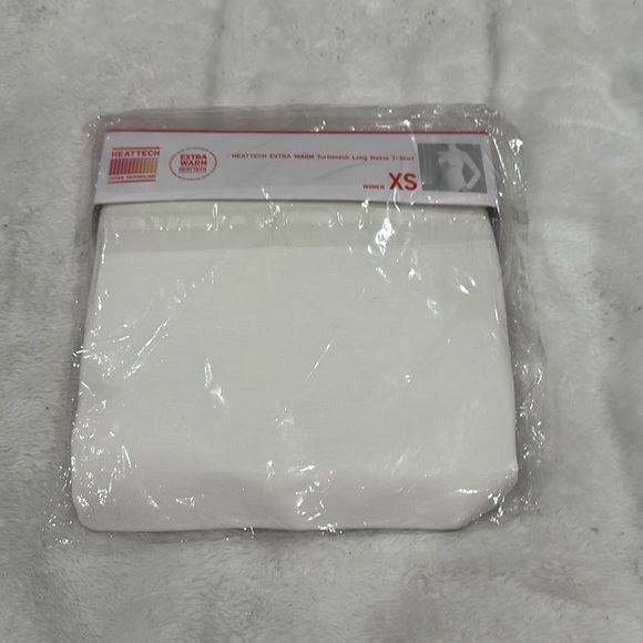 HEATTECH  JAPAN TECHNOLOGY EXTRA WARM TURTLENECK LONG SLEEVE T-Shirt size XS - Picture 1 of 6